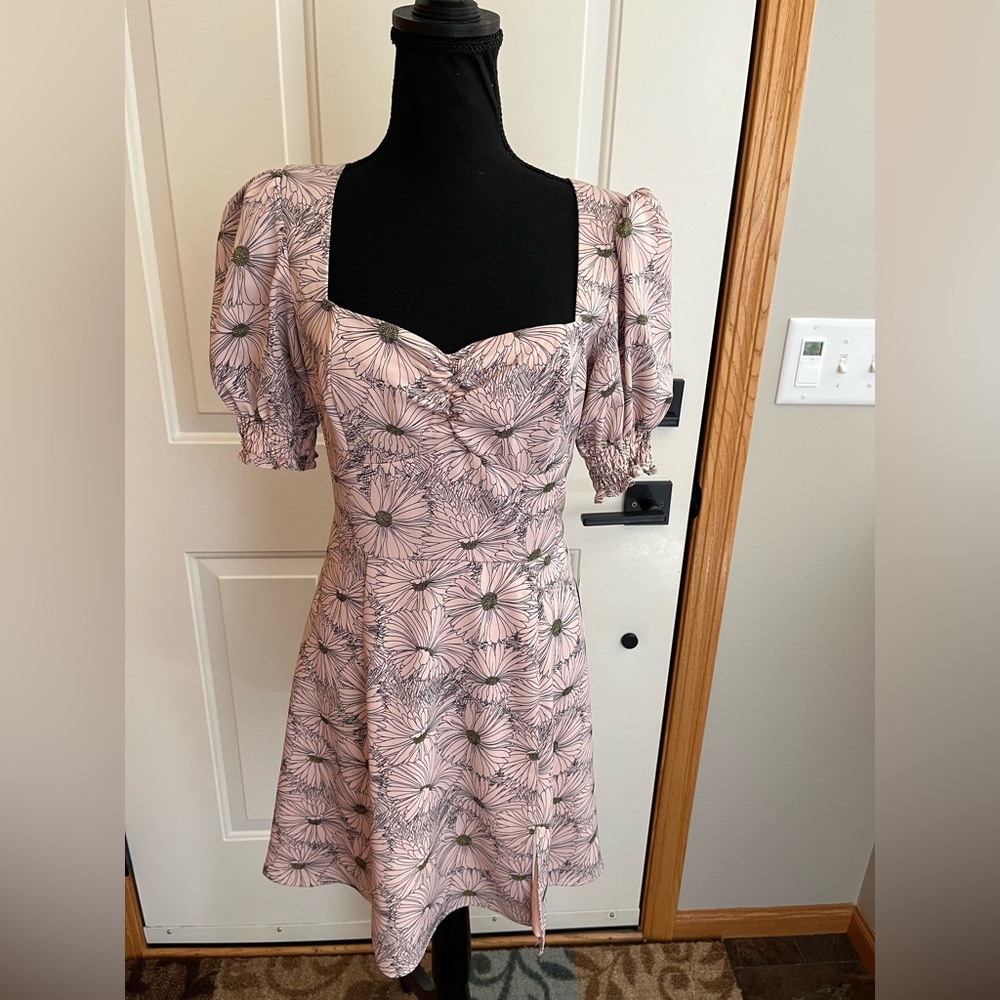 New women’s Wayf Beatrix pink daisy short sleeve fit flare mini dress. small